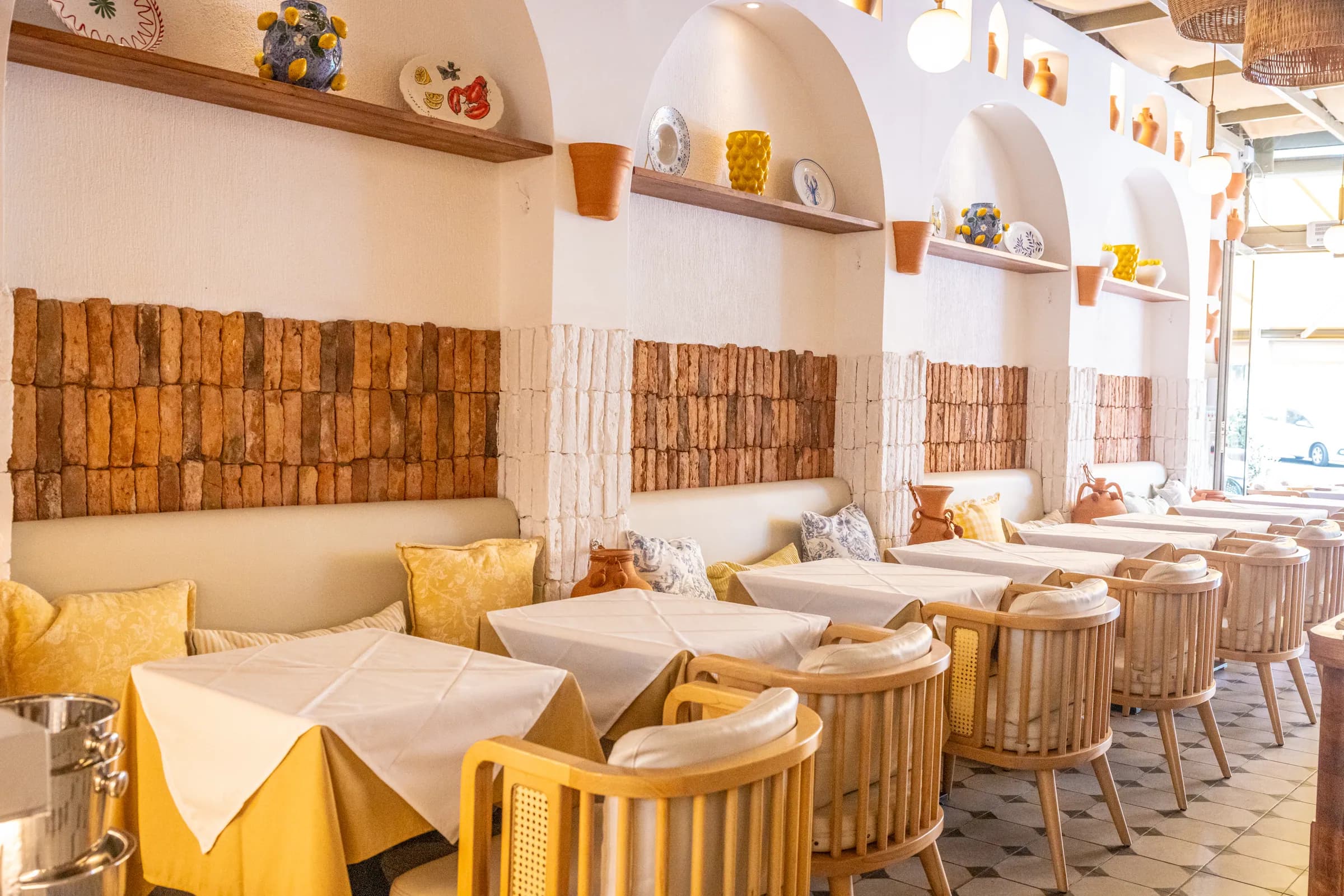 Alcoves and long tables in the dining room